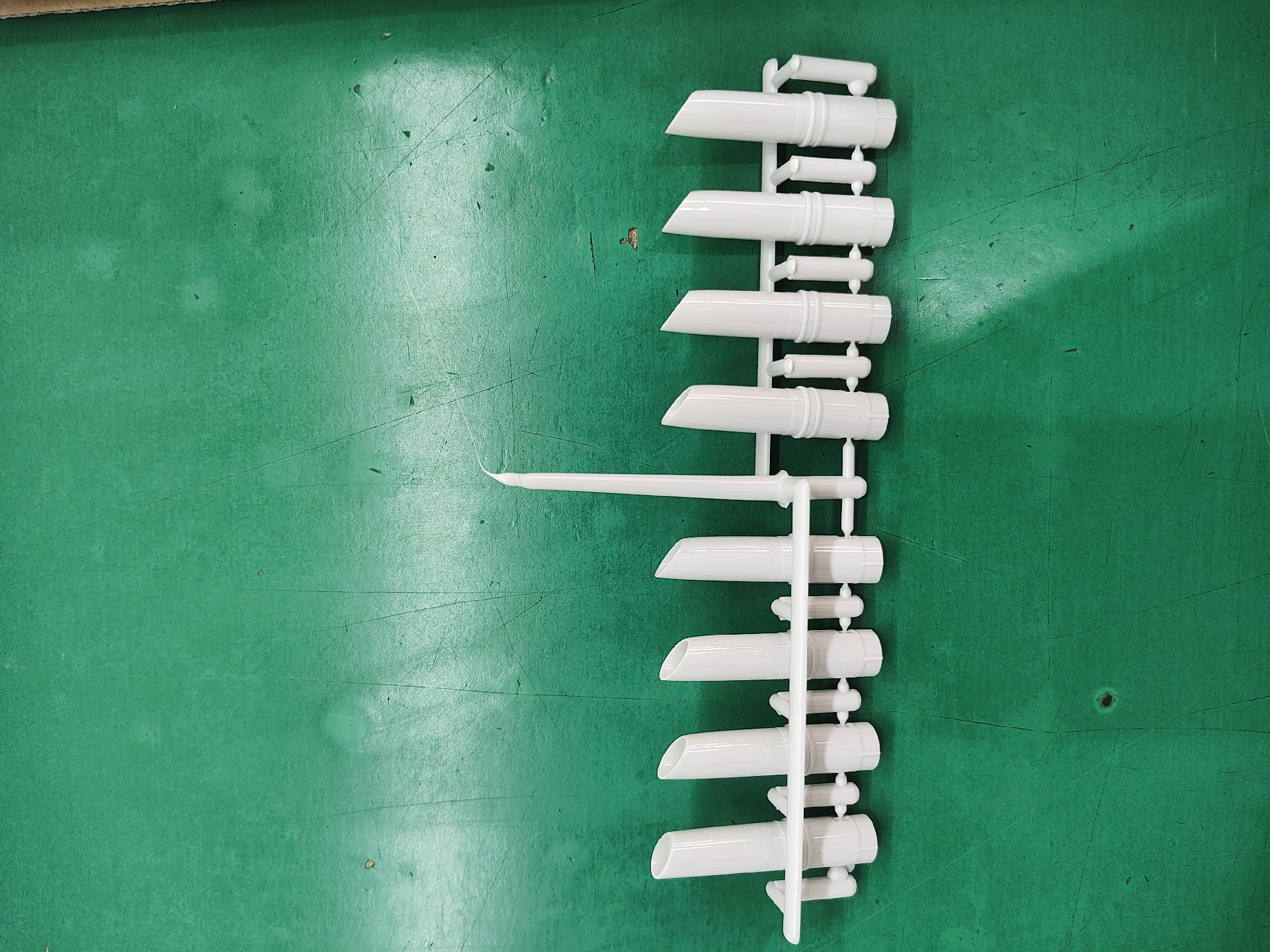 模具注塑成型制造过程是一个精密且高效的工艺